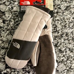 The North Face mittens. NWT